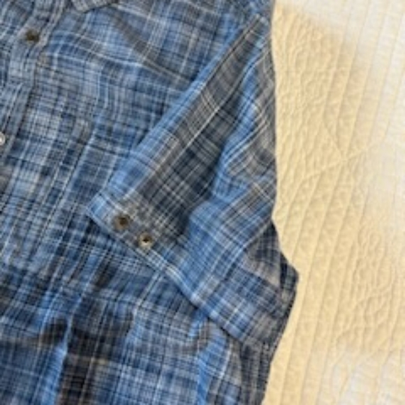 Calvin Klein button up bundle - Picture 9 of 9